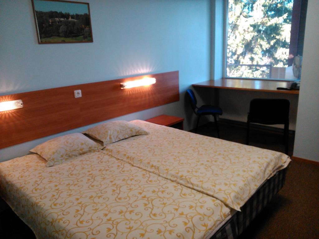 Maennimaee Guesthouse Вільянді Номер фото