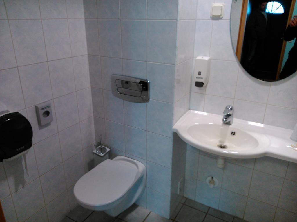 Maennimaee Guesthouse Вільянді Номер фото